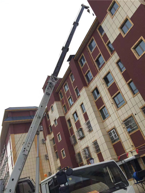 成都市常年出租大小吊车承接吊装服务