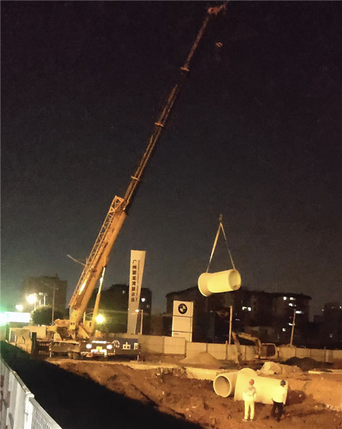 成都市“弯臂矫正”—— 吊车的 “形变补偿” 技术