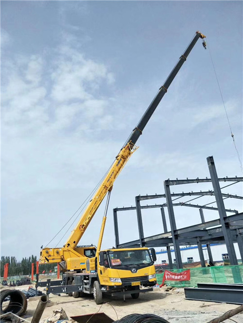 成都市超高层建筑钢结构吊装案例